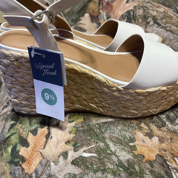 Universal Thread Wedges - Picture 2 of 4